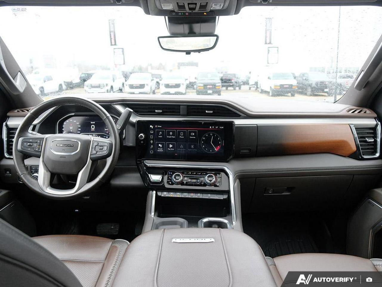 2025 GMC SIERRA 2500HD DenaliDENALI, 6.6L V8 DURAMAX, 4X4, ALLOYS, LEATHE Photo