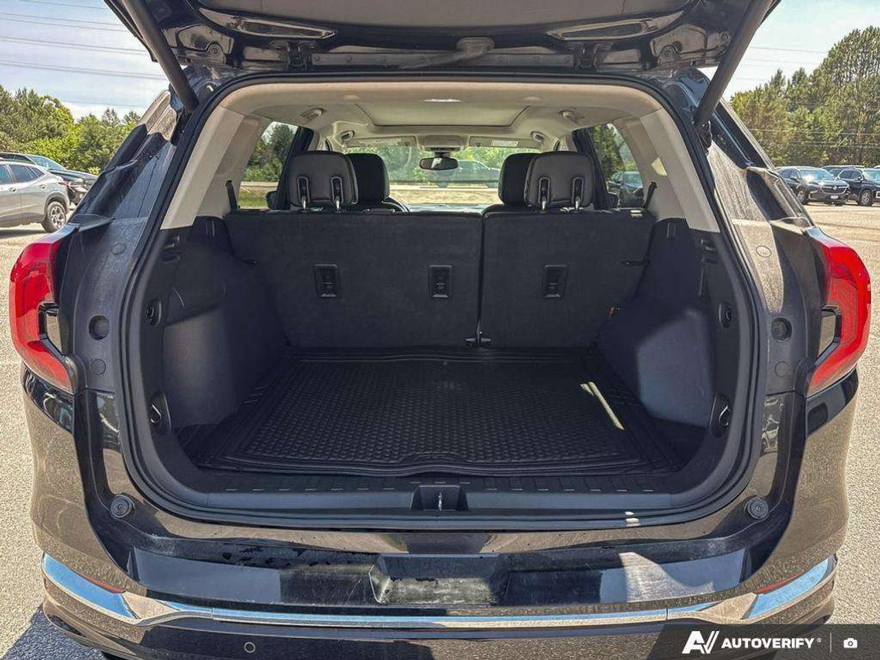 2020 GMC Terrain PANORAMIC SUNROOF. WIRELESS CHARGING. DENALI PRO GRADE PKG. CERTIFIED. Photo