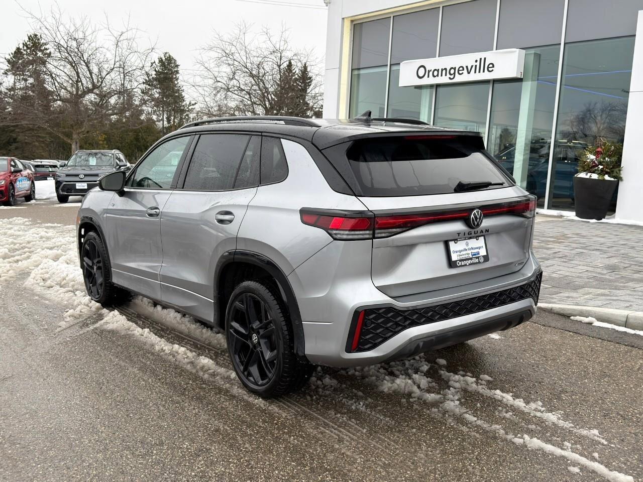 2025 Volkswagen Tiguan Comfortline R-Line Black EditionONE-OWNER, R-LINE, Photo