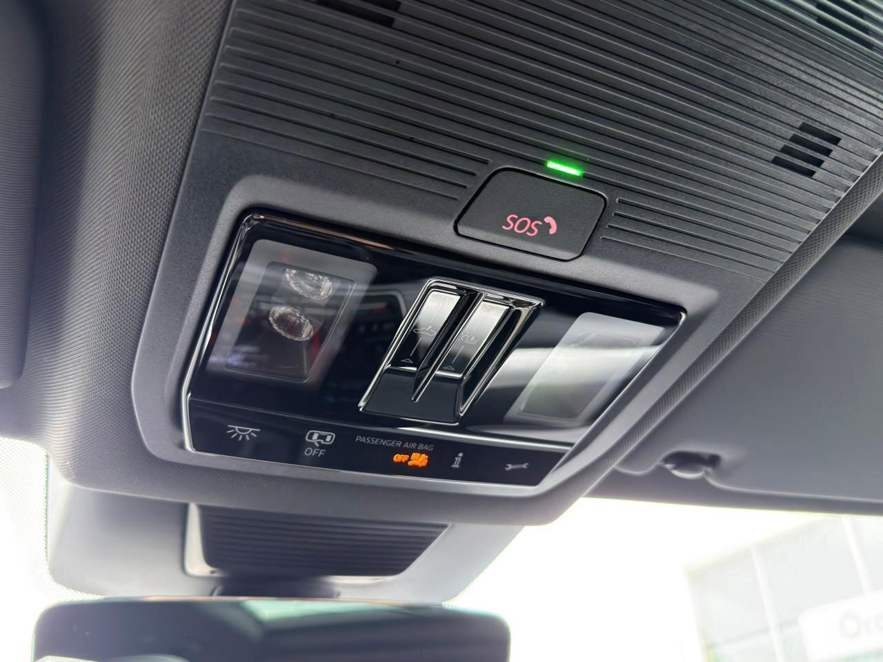 2025 Volkswagen Tiguan Comfortline R-Line Black EditionONE-OWNER, R-LINE, Photo