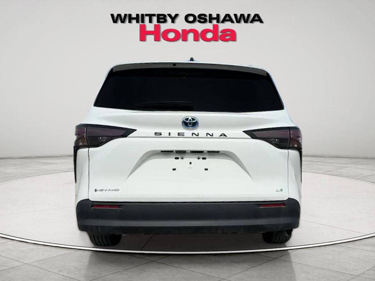 2025 Toyota Sienna LE Photo