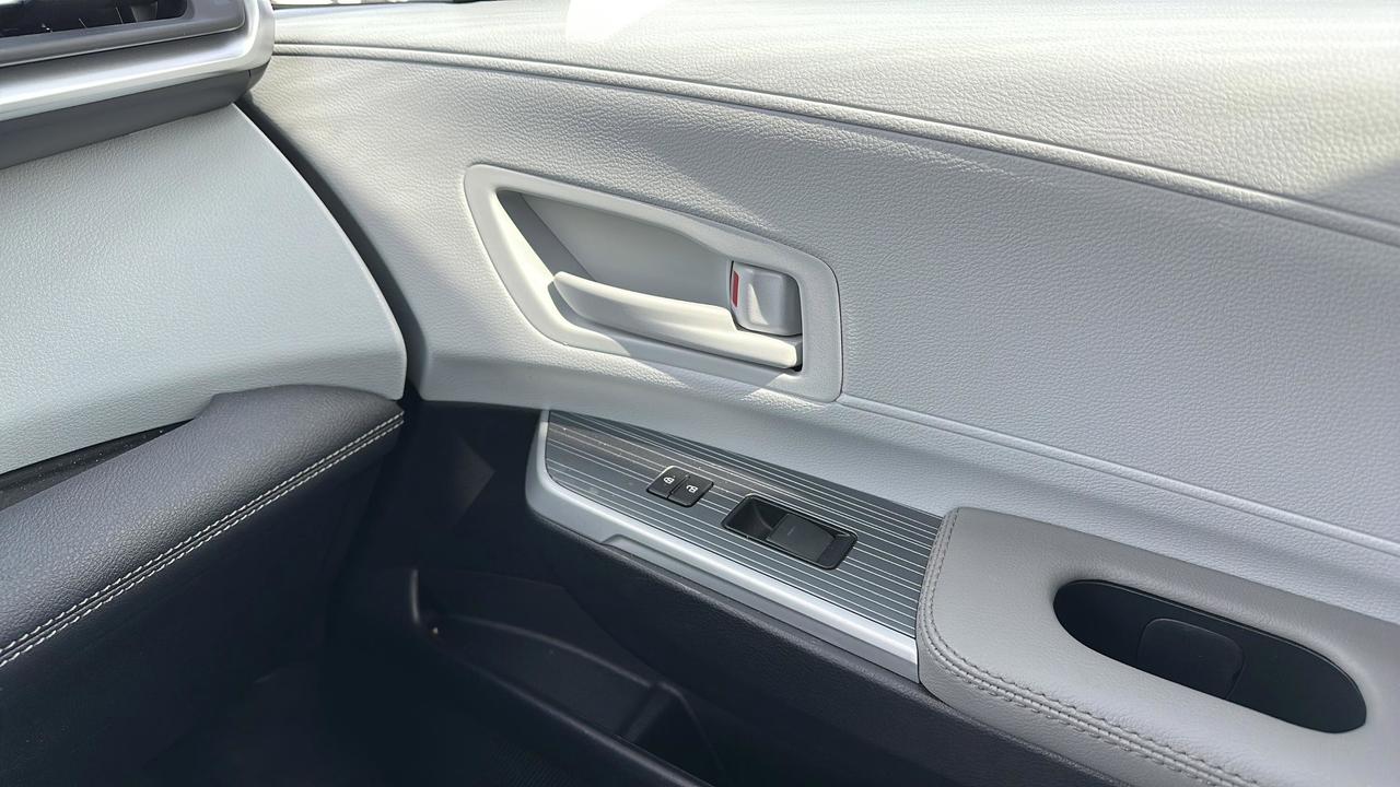 2025 Toyota Sienna LE Photo