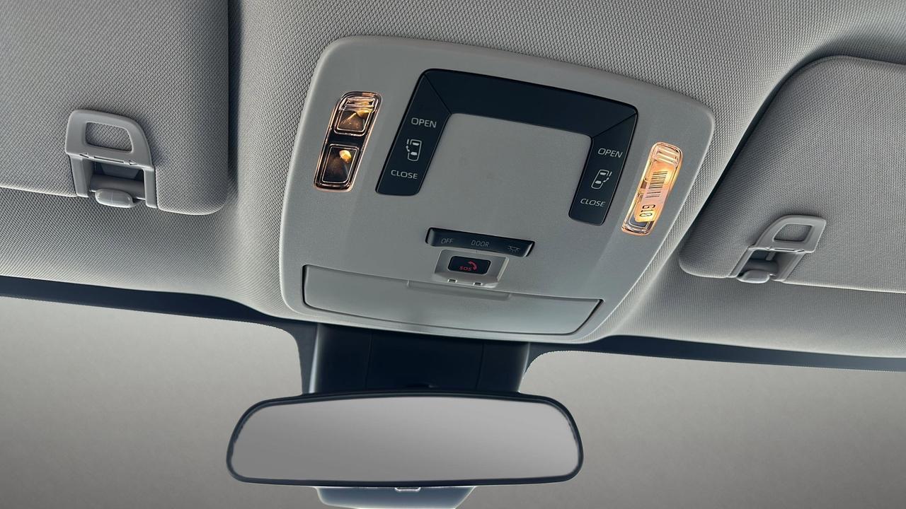 2025 Toyota Sienna LE Photo