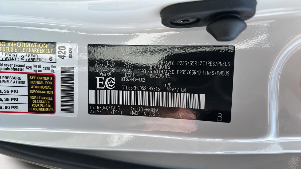 2025 Toyota Sienna LE Photo