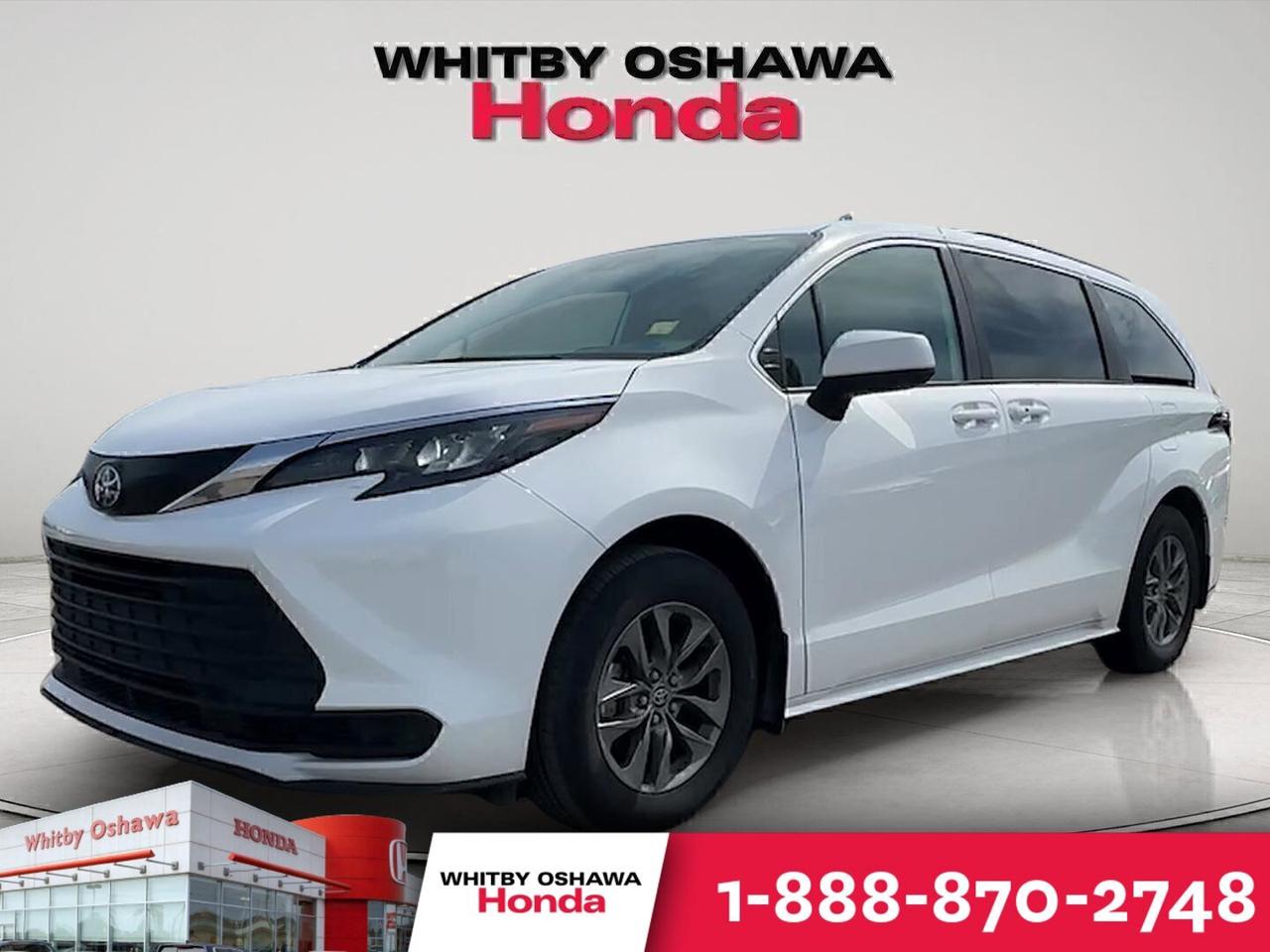 2025 Toyota Sienna LE Photo0