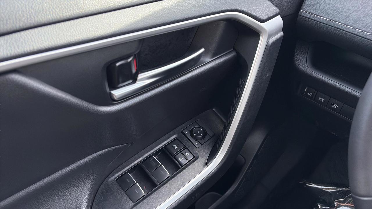 2025 Toyota RAV4 XLE Photo