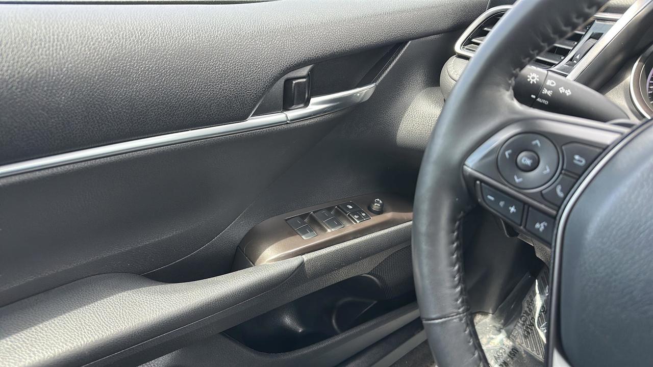 2024 Toyota Camry SE Photo