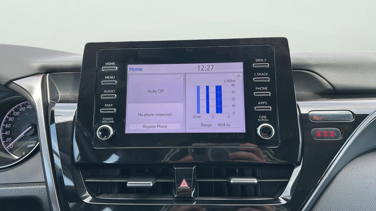2024 Toyota Camry SE Photo