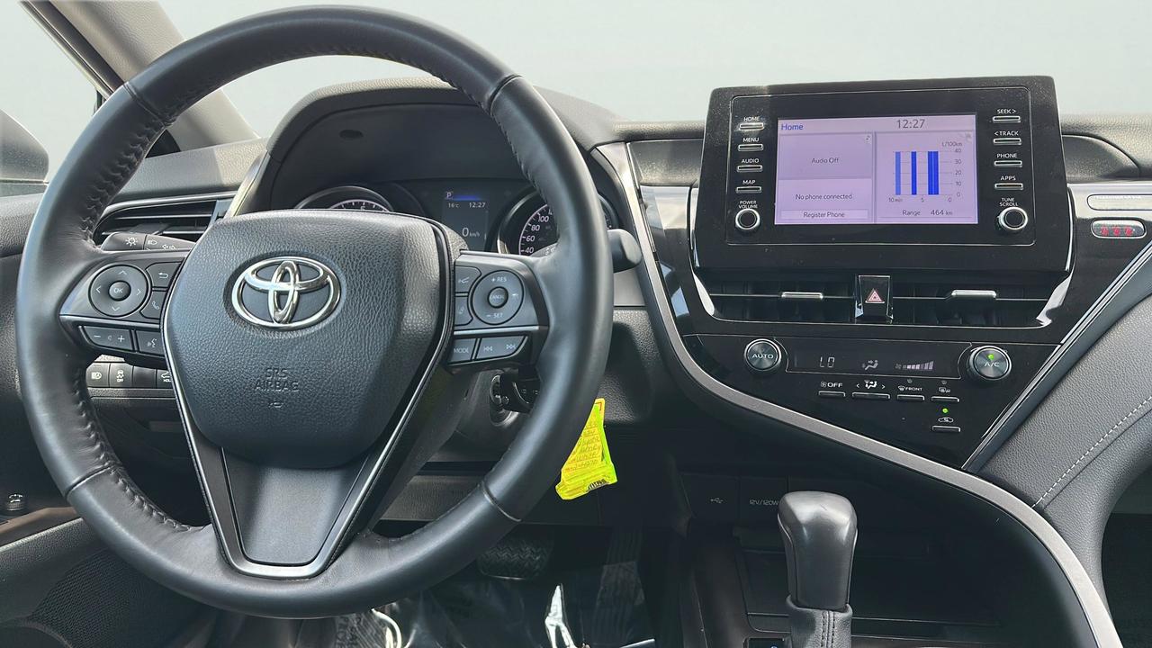 2024 Toyota Camry SE Photo