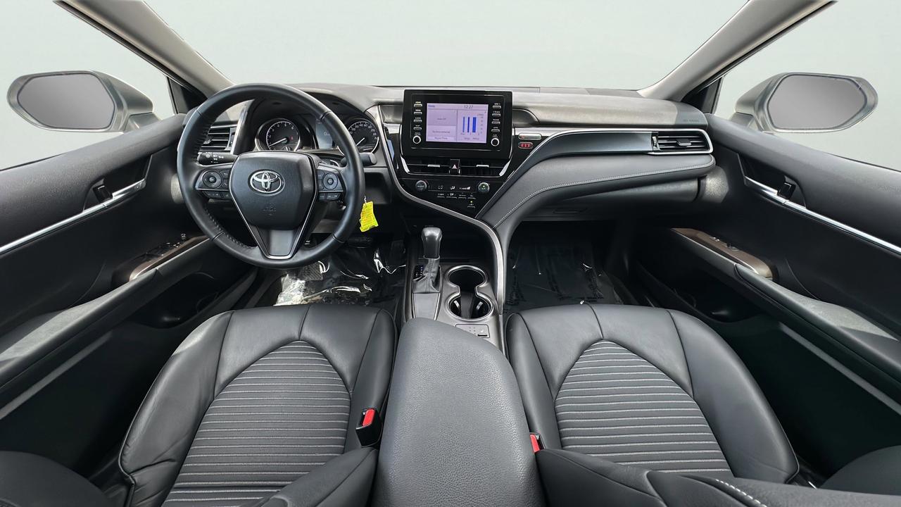 2024 Toyota Camry SE Photo