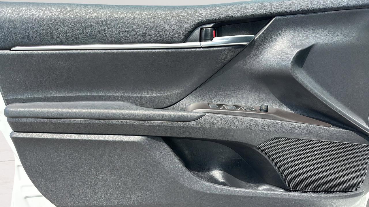 2024 Toyota Camry SE Photo