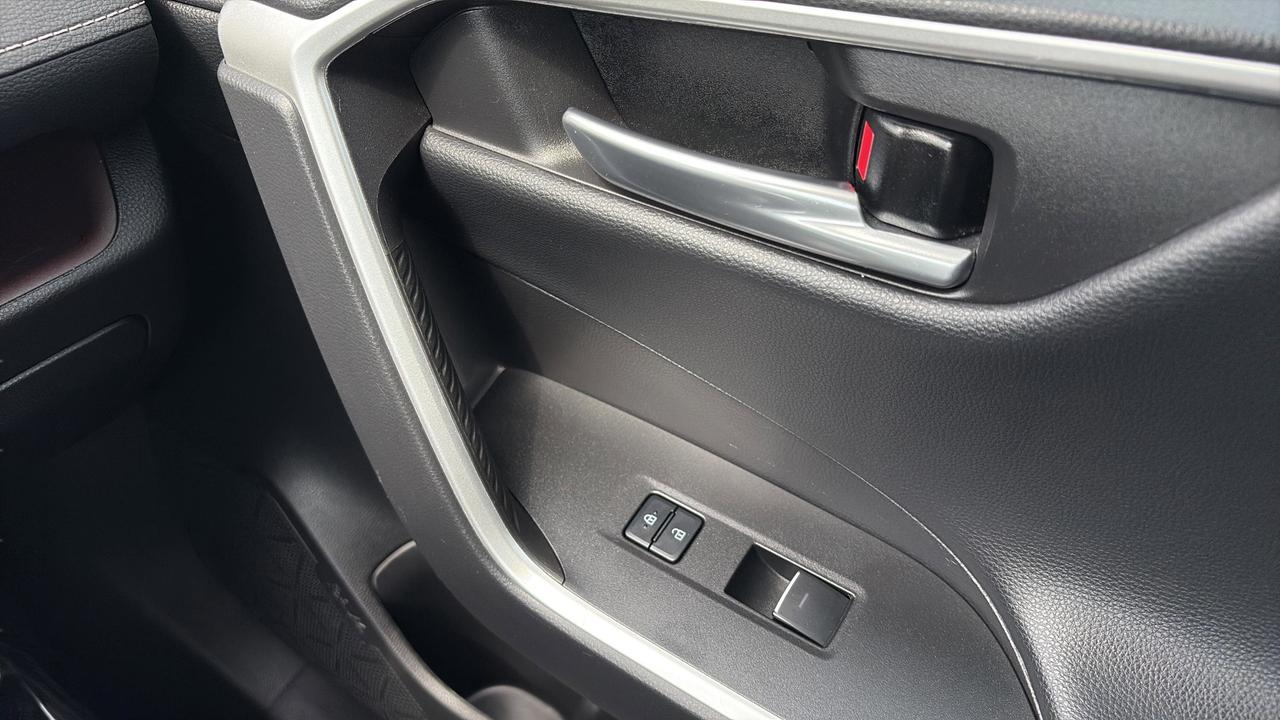 2023 Toyota RAV4 Hybrid Limited Photo