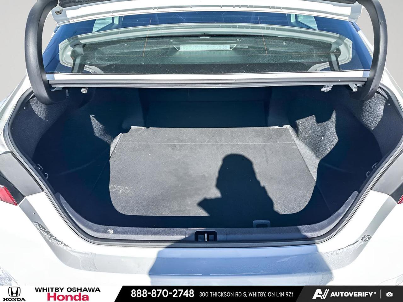 2024 Toyota Camry SE Photo
