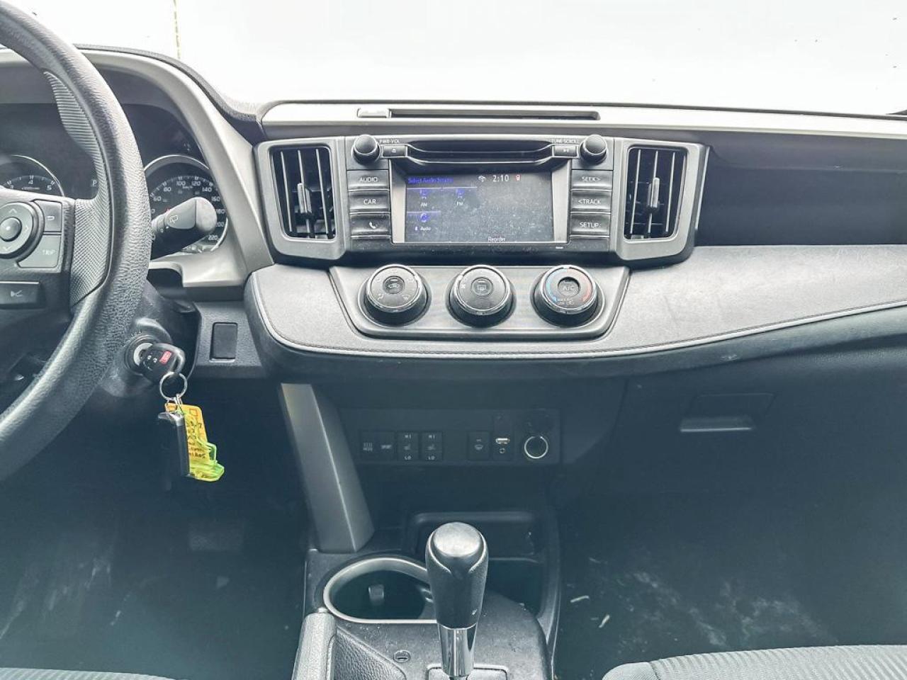 2017 Toyota RAV4 LE Photo