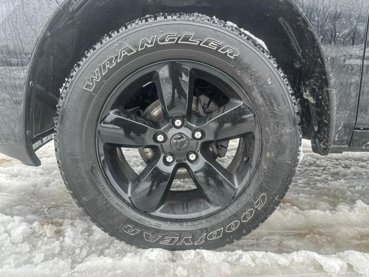 2023 RAM 1500 Classic EXPRESS Photo