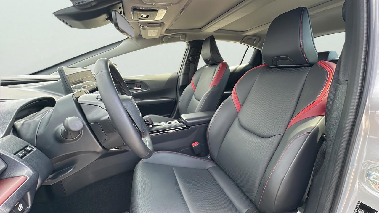 2025 Toyota Prius Plug-In Hybrid XSE Premium Photo