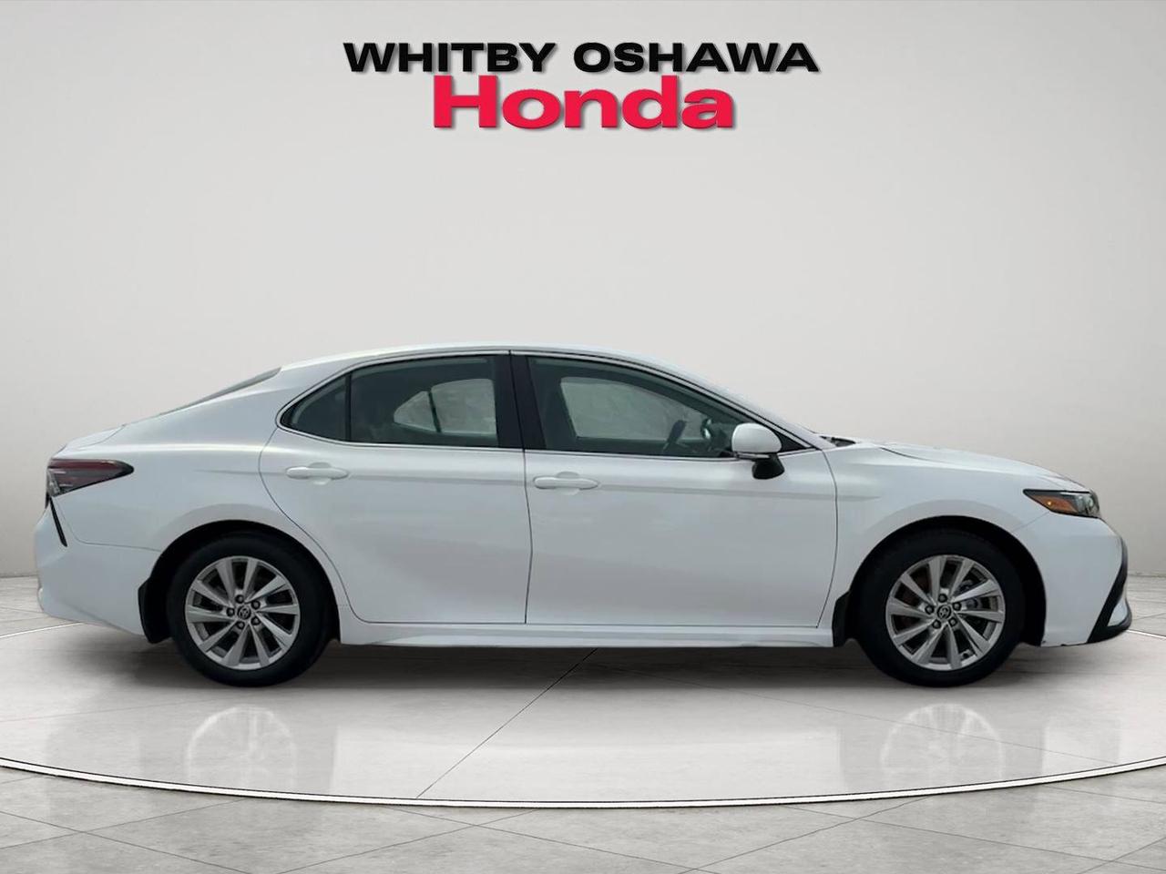 2024 Toyota Camry SE Photo