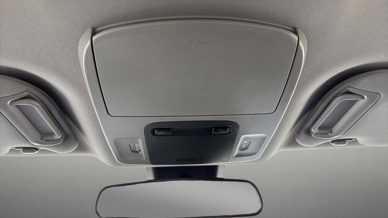 2024 Toyota Camry SE Photo