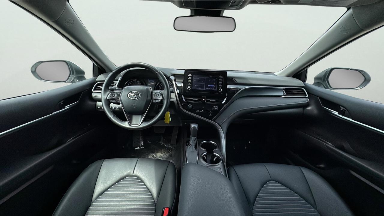 2024 Toyota Camry SE Photo