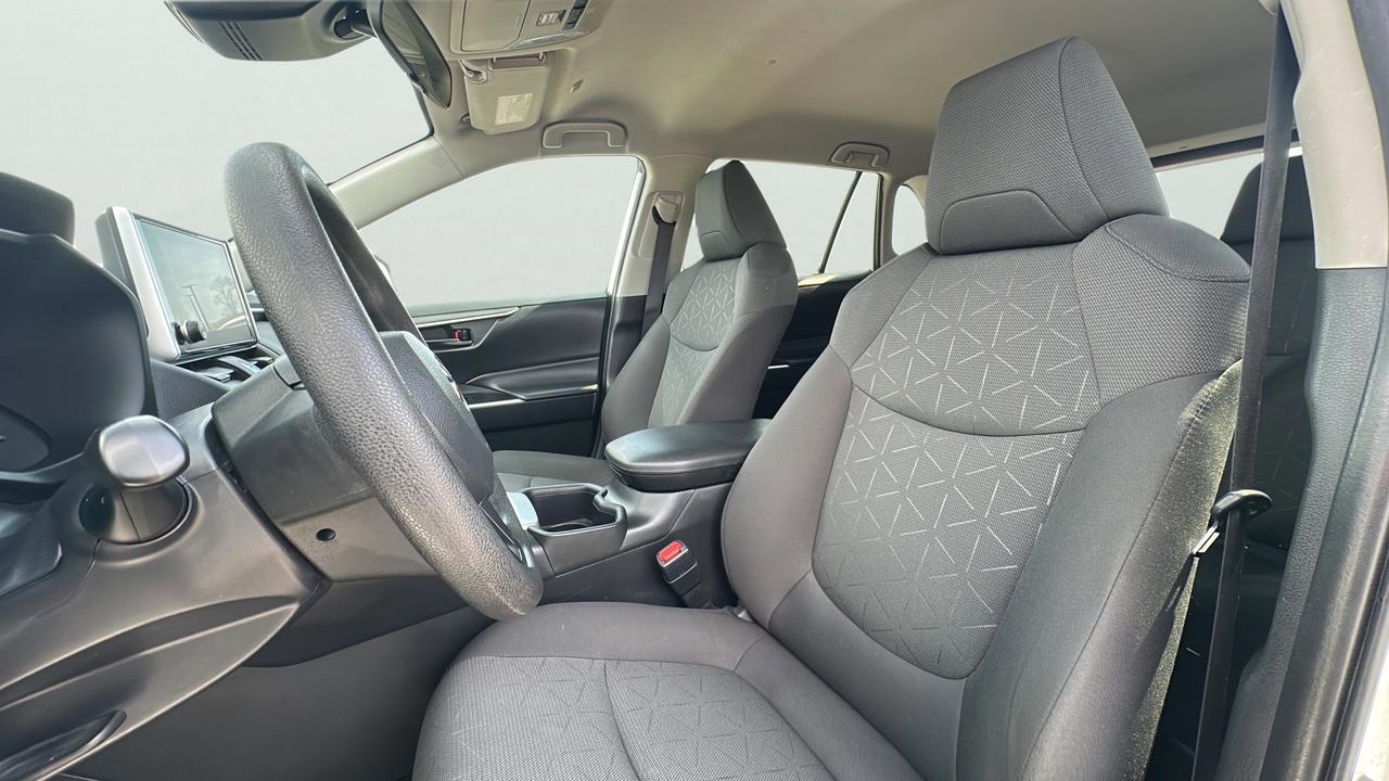 2024 Toyota RAV4 LE Photo
