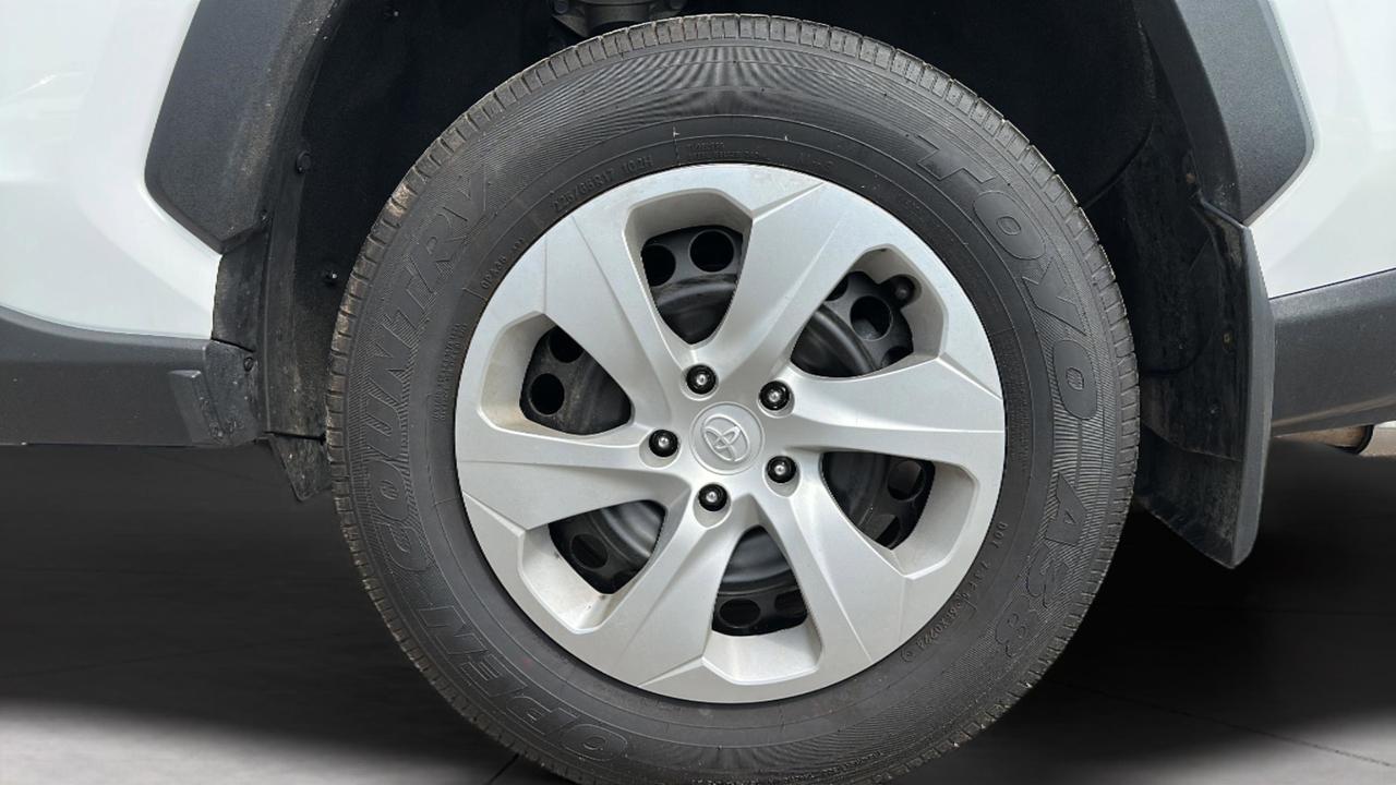 2024 Toyota RAV4 LE Photo