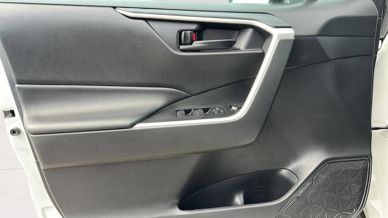 2024 Toyota RAV4 LE Photo