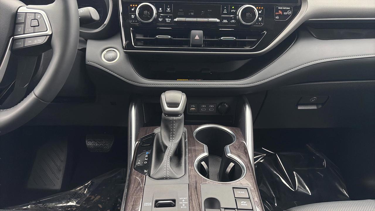 2025 Toyota Highlander Hybrid LIMITED Photo