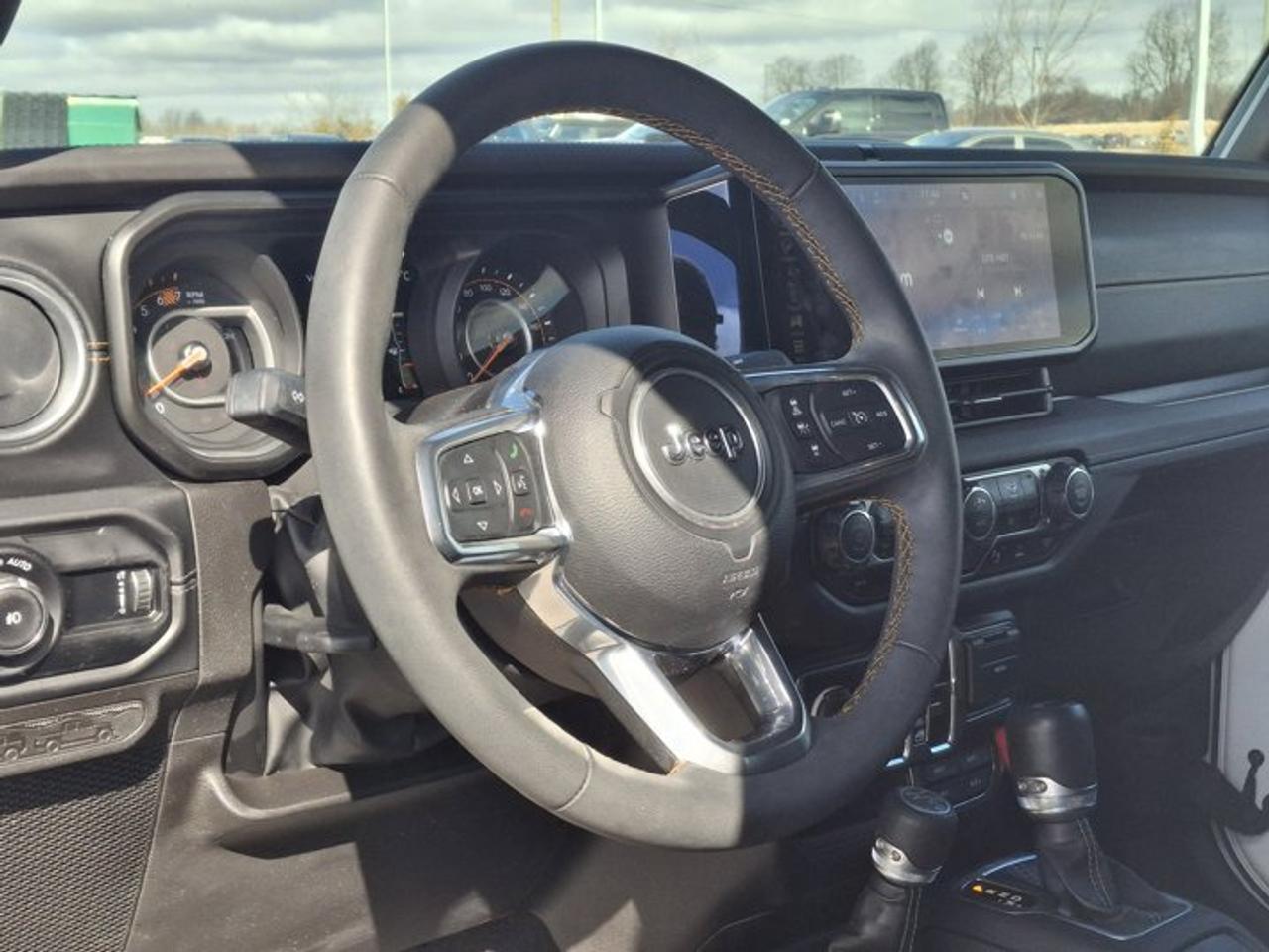 2024 Jeep Wrangler 4-Dr Sahara 4x4 | Sky Power Roof | Leather | Tow Pkg | Nav | Adaptive Cruise | Alpine Audio & More ! Photo