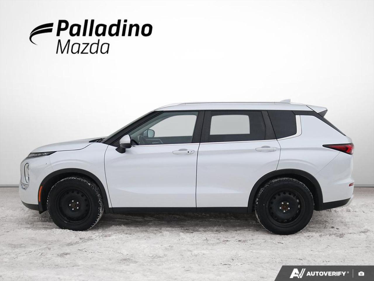 2023 Mitsubishi Outlander SE Photo2