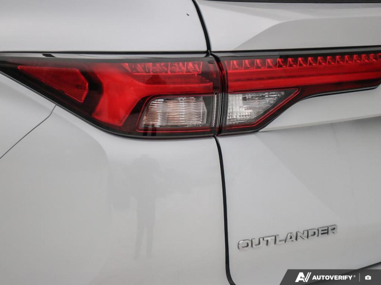 2023 Mitsubishi Outlander SE Photo