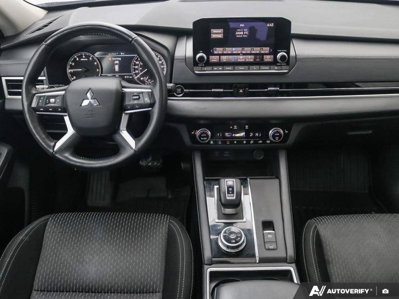 2023 Mitsubishi Outlander SE Photo