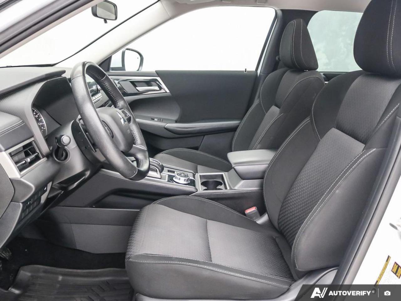 2023 Mitsubishi Outlander SE Photo