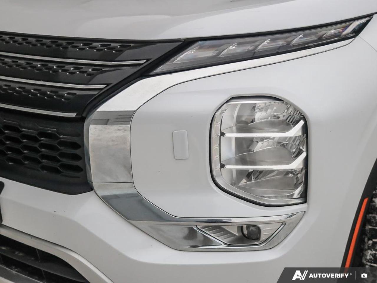 2023 Mitsubishi Outlander SE Photo