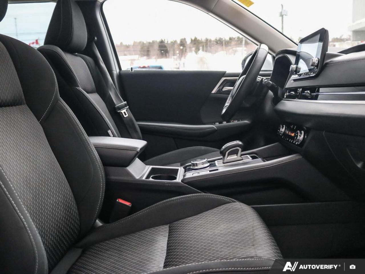 2023 Mitsubishi Outlander SE Photo