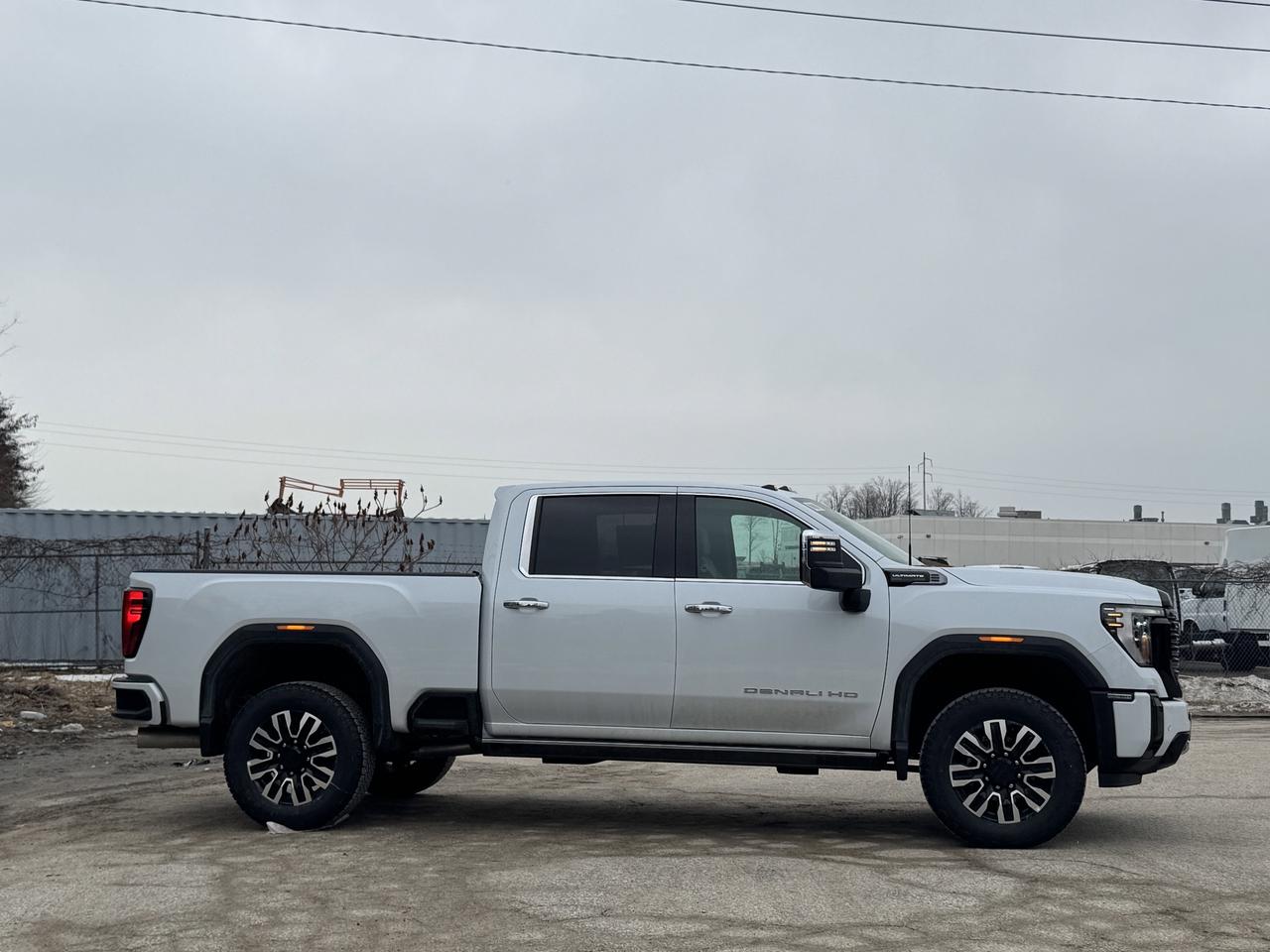 2026 GMC SIERRA 2500HD Denali Ultimate Photo4
