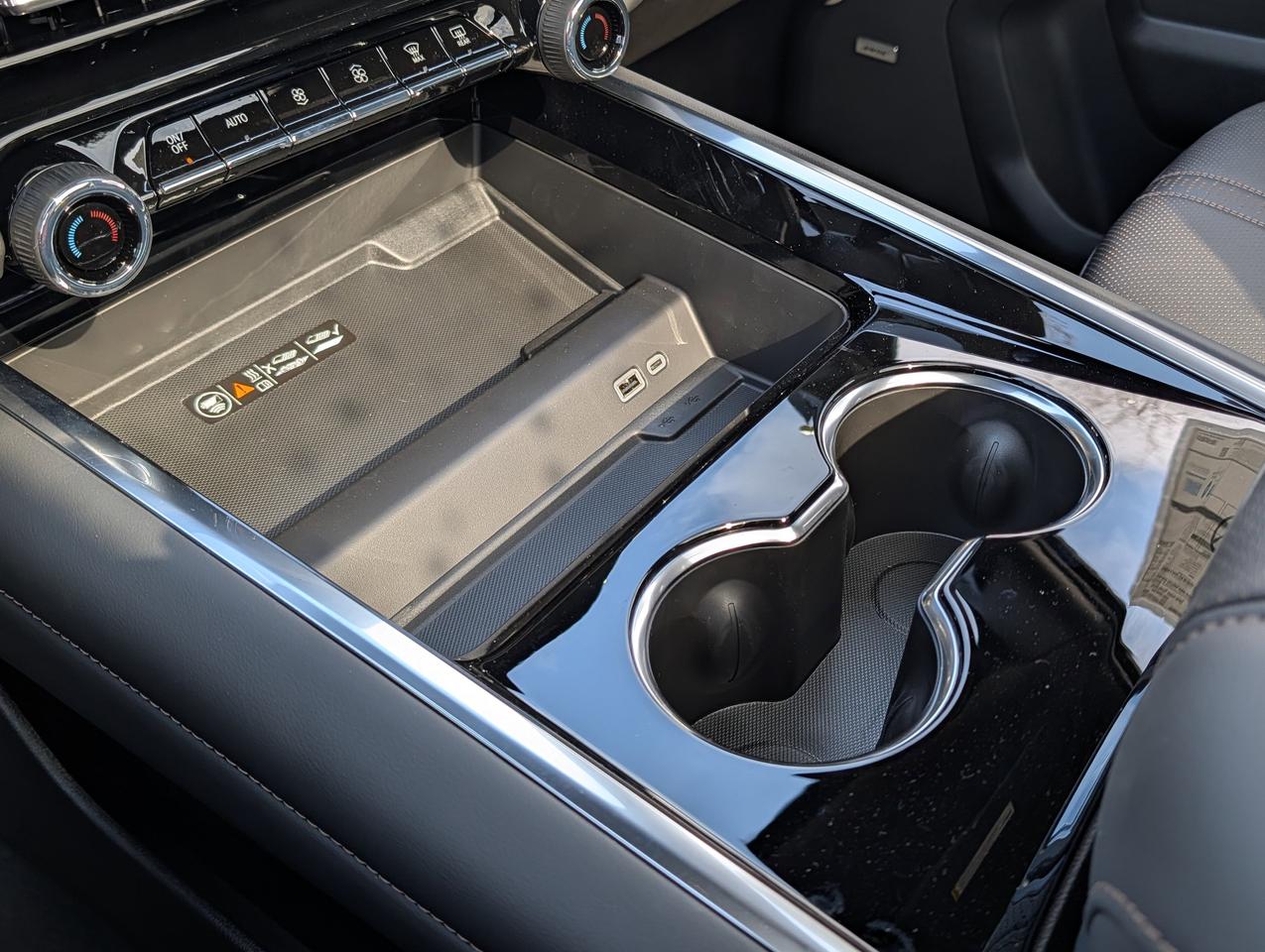 2026 Chevrolet Suburban High Country Photo