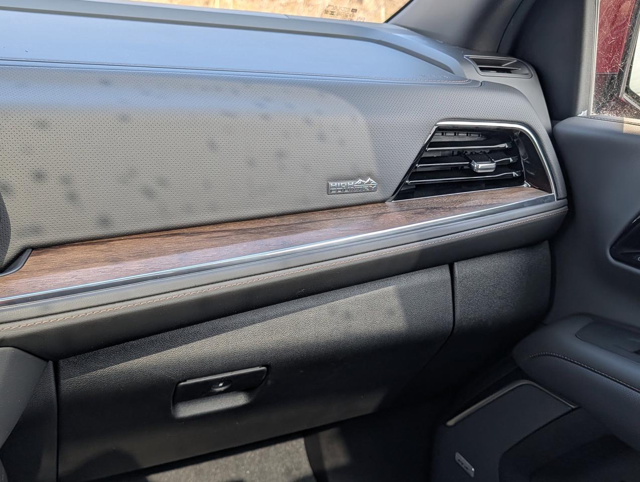 2026 Chevrolet Suburban High Country Photo