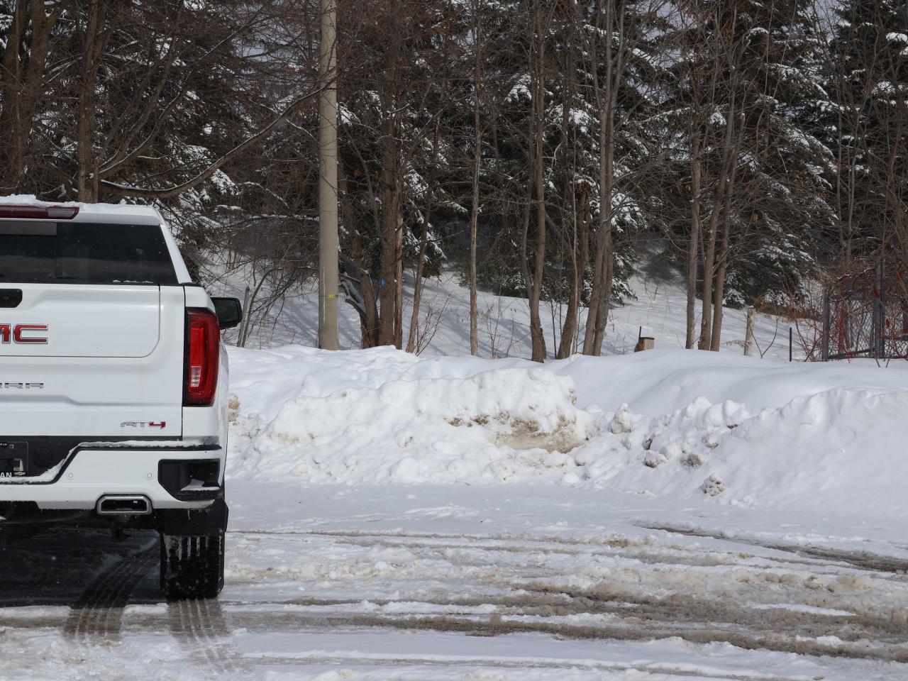 2023 GMC Sierra 1500 AT4 Photo