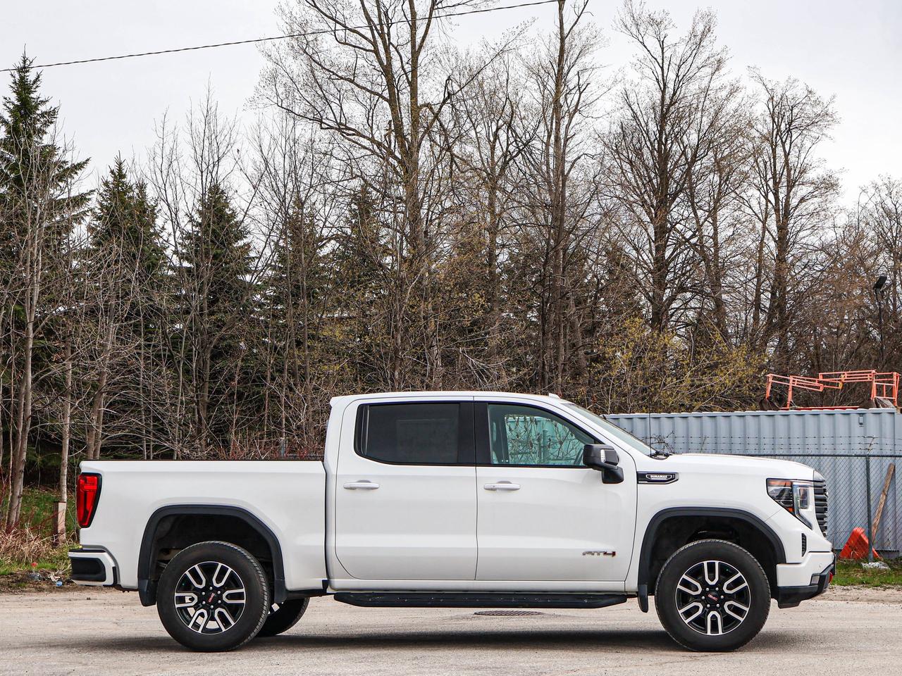 2023 GMC Sierra 1500 AT4 Photo
