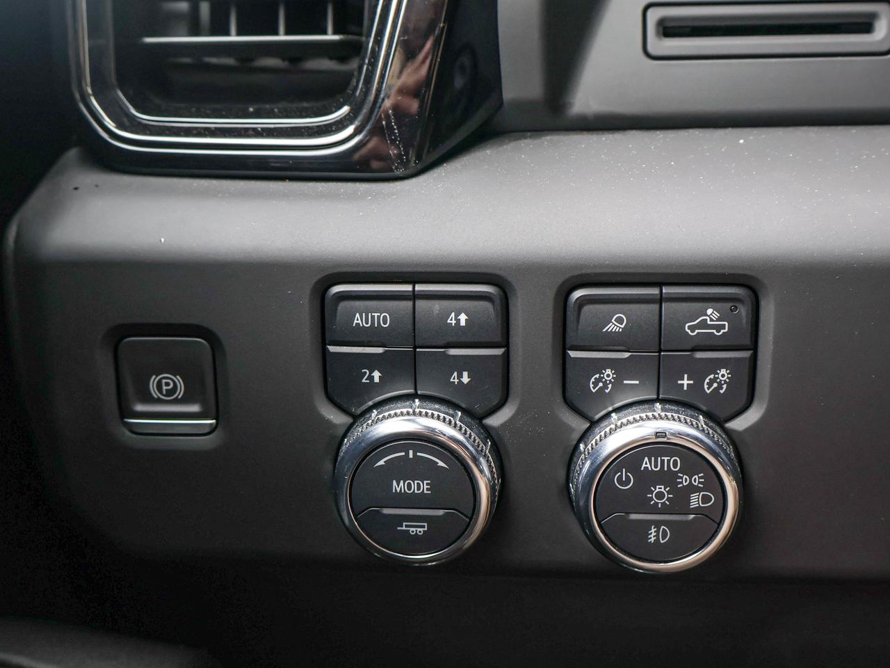 2023 GMC Sierra 1500 AT4 Photo