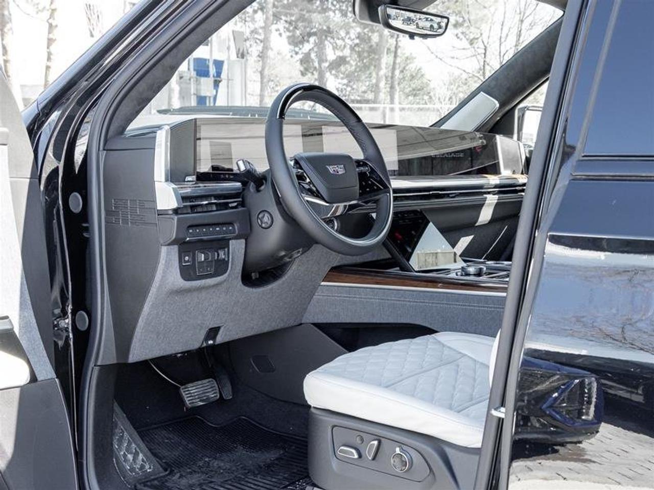2026 Cadillac Escalade ESV Platinum Sport Photo