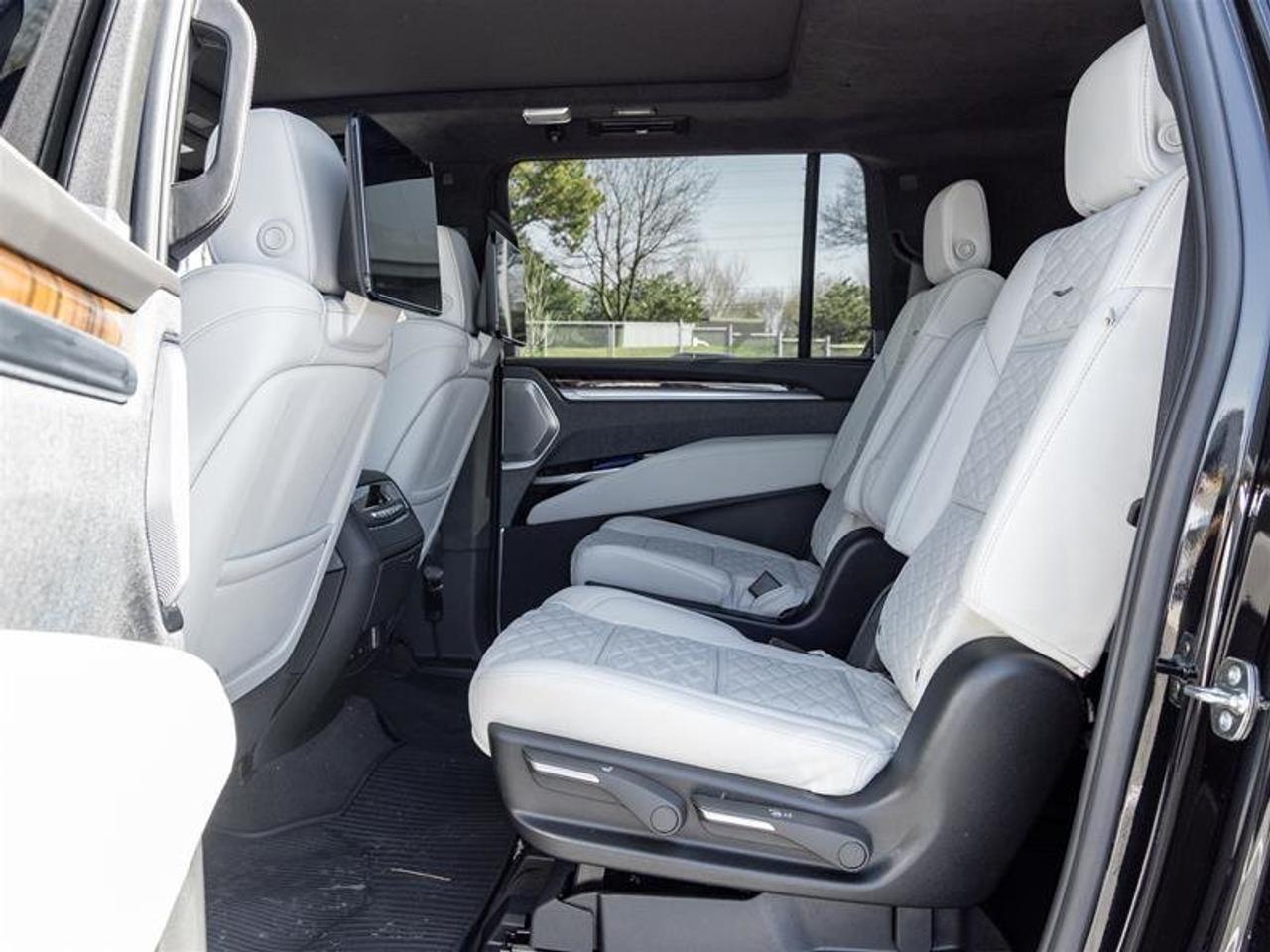 2026 Cadillac Escalade ESV Platinum Sport Photo