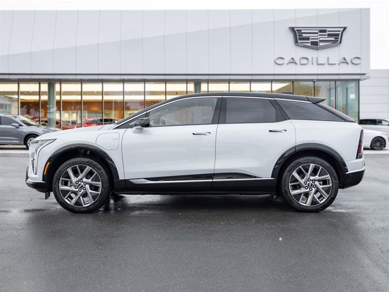 2026 Cadillac OPTIQ Luxury Photo2