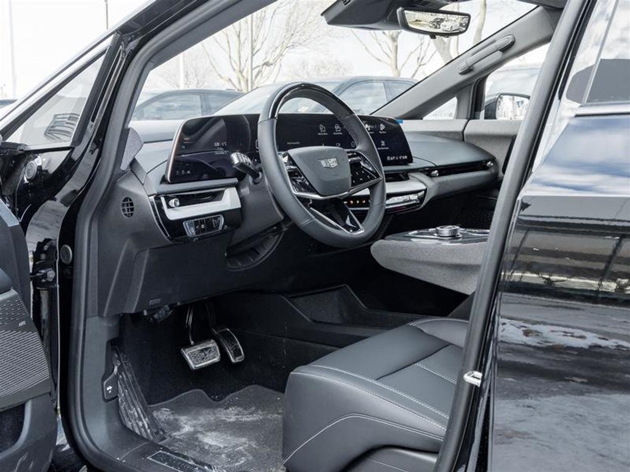 2026 Cadillac OPTIQ Luxury Photo