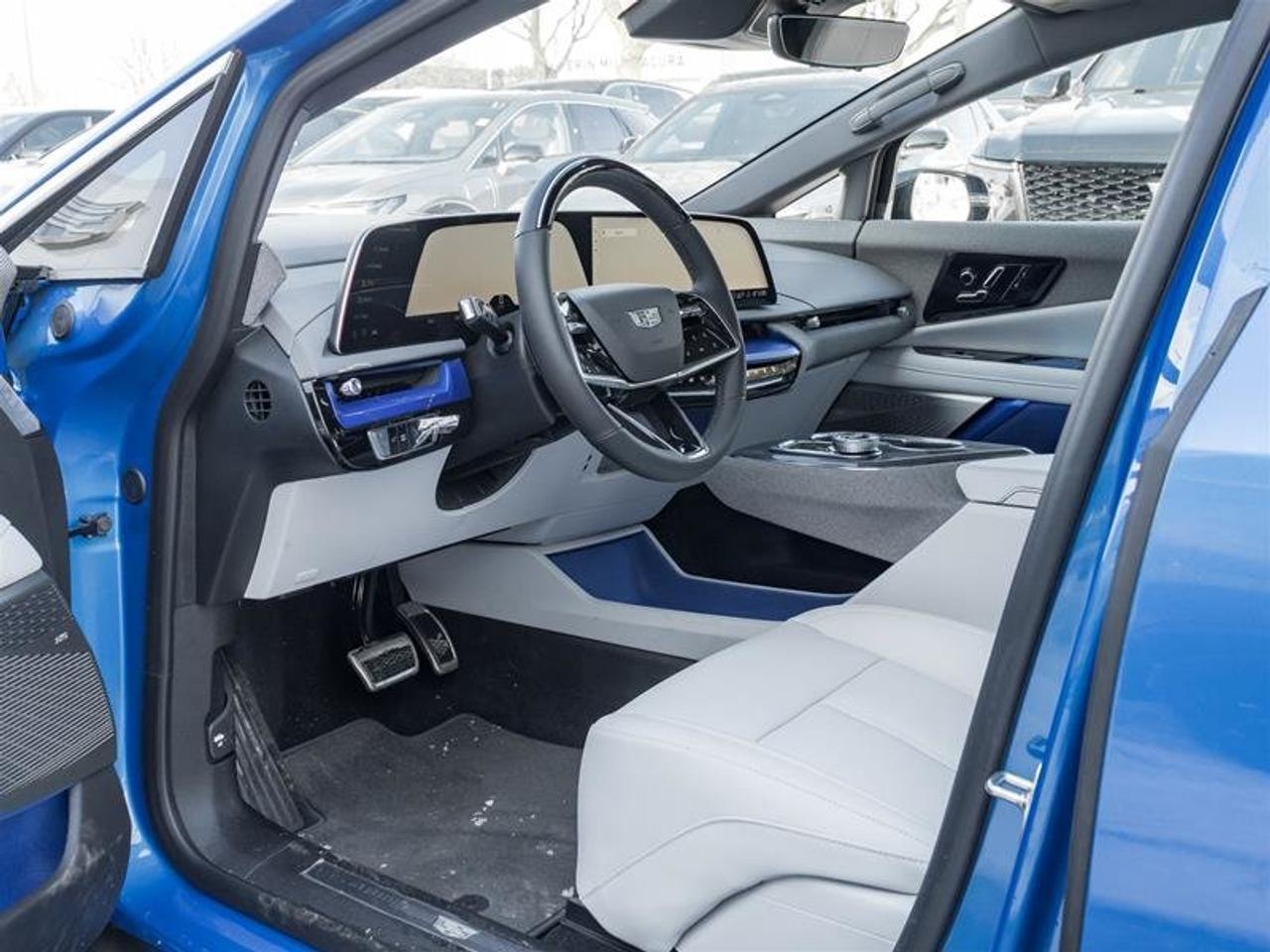 2026 Cadillac OPTIQ Luxury Photo