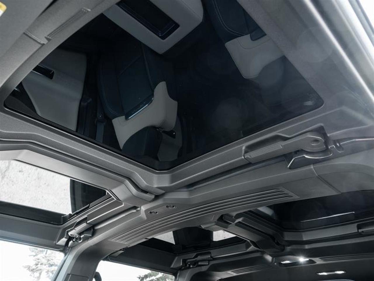 2026 GMC HUMMER EV SUV 2X Photo