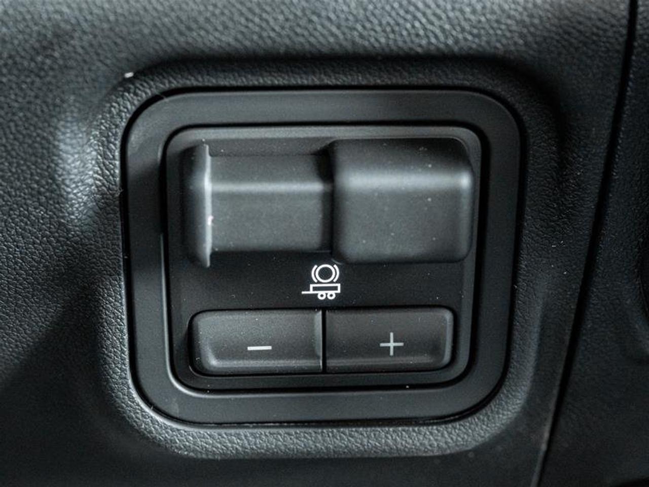 2026 GMC HUMMER EV SUV 2X Photo