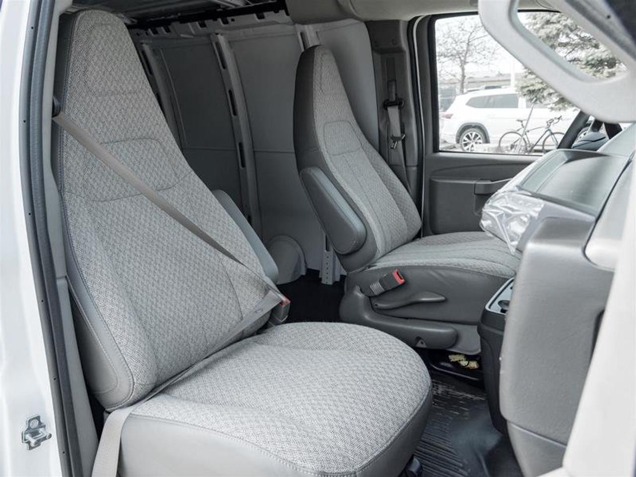 2026 Chevrolet Express Cargo 2500 WT 135'' Photo