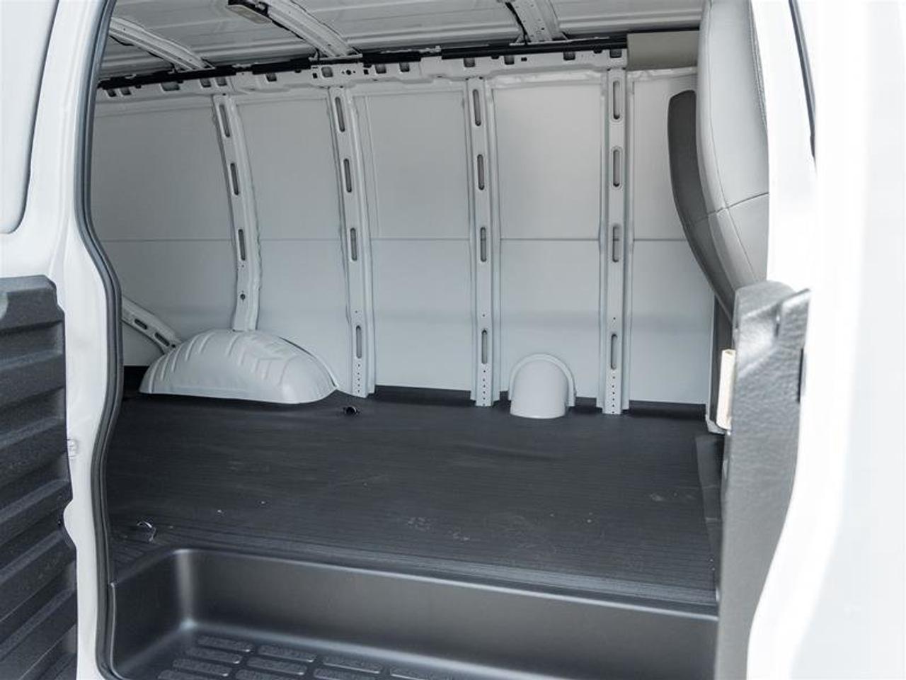 2026 Chevrolet Express Cargo 2500 WT 135'' Photo