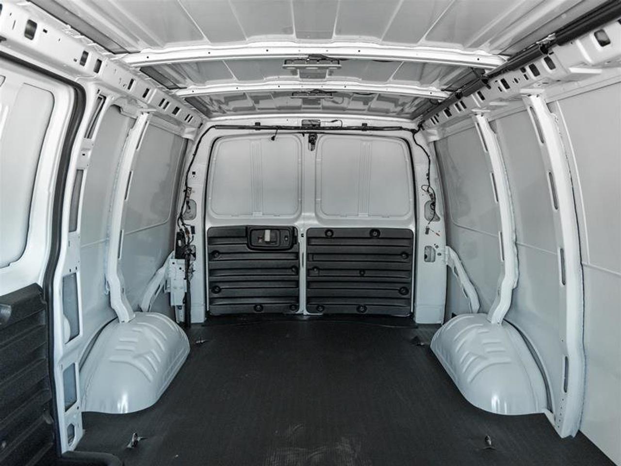 2026 Chevrolet Express Cargo 2500 WT 135'' Photo